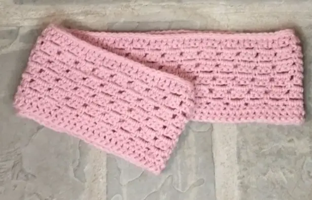 HAND Crocheted Light Pink Infinity Scarf Soft Yarn Girly Warm Bubblegum open