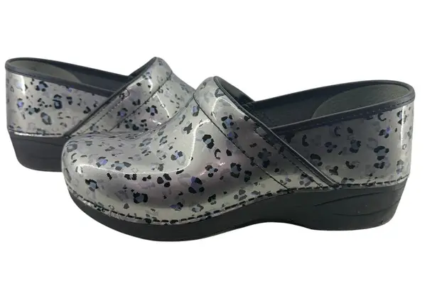 Dansko Women's XP 2.0 Grey Leopard Patent Leather Nursing Clogs