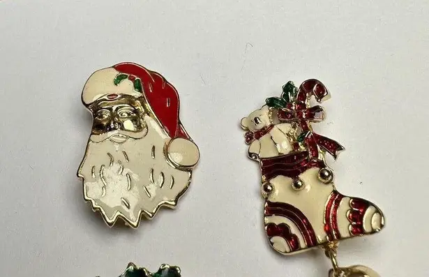 Santa Claus, Holly Wreath, Stocking Christmas Brooch Pin Lot Of 5 Gold Tone