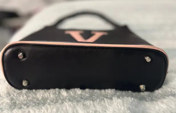 Letter V Fashion Bag Black