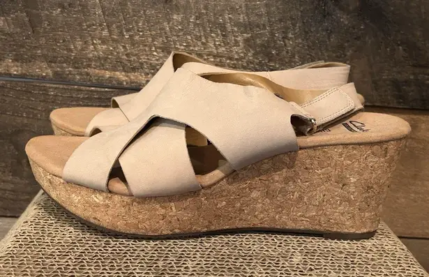 Clarks  Women's Annadel Eirwyn Wedge Sandal Size 11 Wide Sand Beige Open Toe