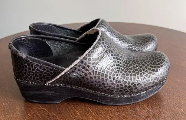 Dansko  Professional Clogs EU 37 Medallion Web embossed black silver US 6.5 Nurse