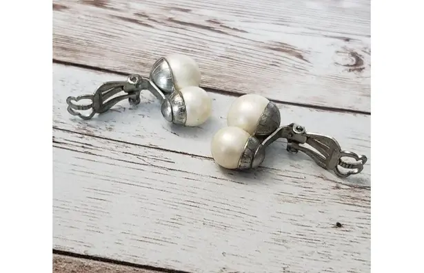 Vintage Clip On Earrings Two Faux Pearls / Faux Pearl Duo 7/8"