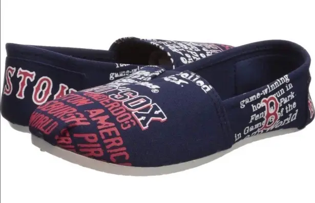 Women’s Boston Red Sox Slippers Blue Size 6