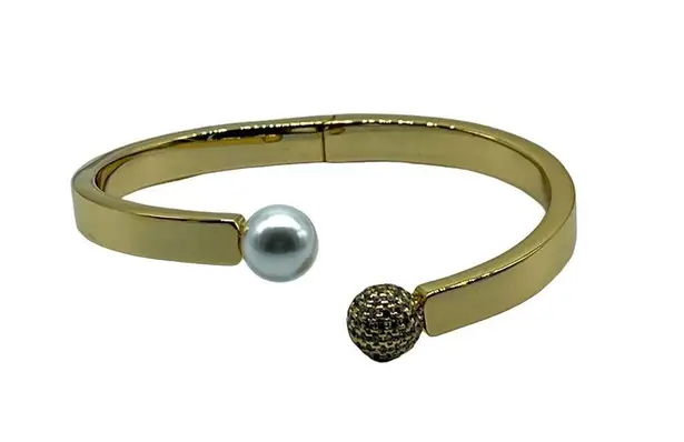 NEW REAL SIMPLE fashion gold bracelet with a pearl and mesh ball at each end