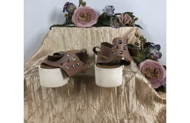 Minka Women Peach Pyramid Studs Lori Tan Leather Studded Sandals 9 Made In Italy