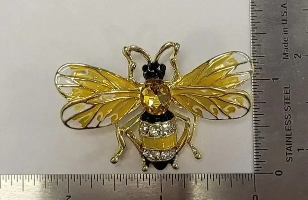 Charming Bee Brooch