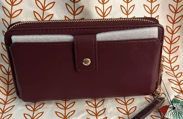 Badgley Mischka NEW ~ Diamond Quilted Long Wallet w/ Phone Pocket & Wristlet