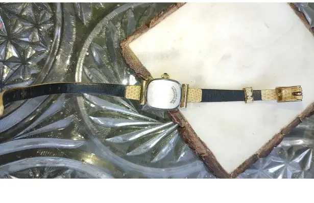 Pedre Wristwatch Leather Strap Gold