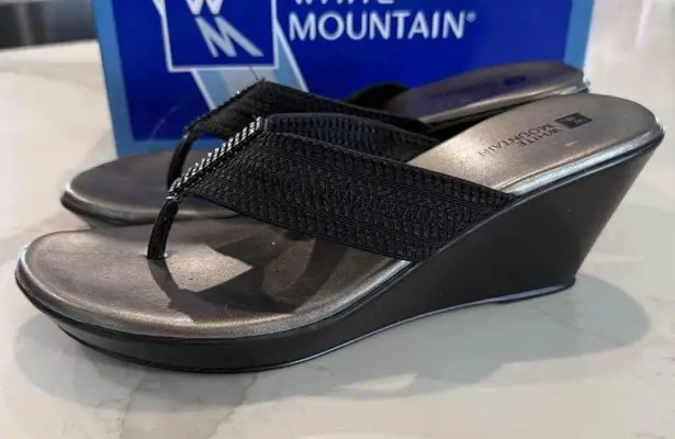 White Mountain Wedge Thong Sandals Women’s 8M Black/Silver Sequins/Rhinestones