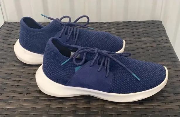 Vessi everyday classic sneakers women’s size 8  Blue