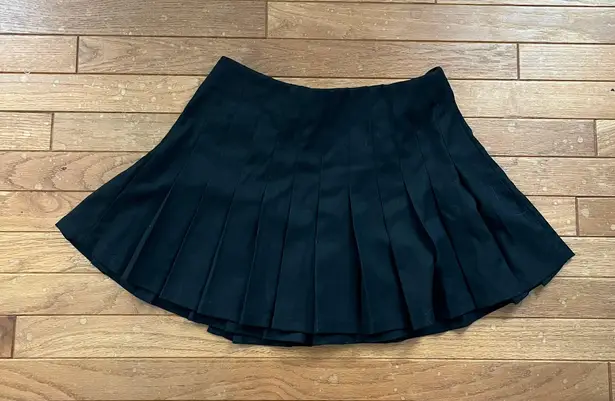 Brandy Melville black pleated skirt