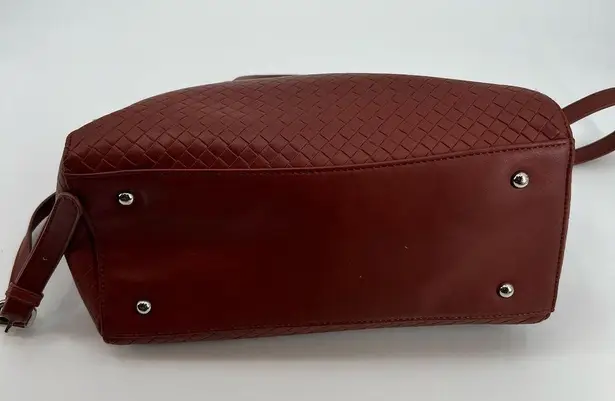 Adrienne Vittadini medium large crossbody satchel top size inside pockets