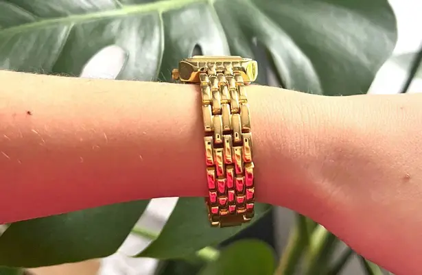 Gold vintage style timeless gold watch