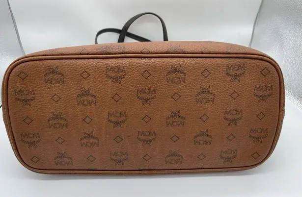 MCM
Visetos Dog Bone
Shopper Tote Brown