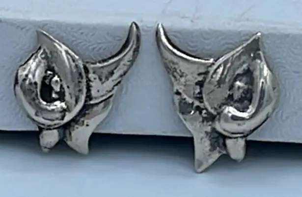 Vintage handmade sterling silver Cala Lily screwback earrings