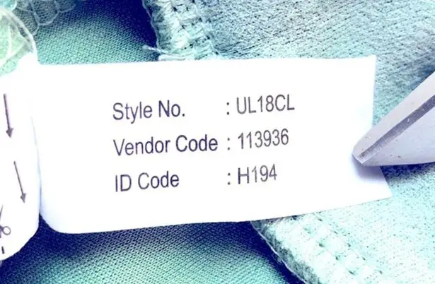 max Crew Neck Faux Suede Textured PRECIOUS Embroidered Sweatshirt size Medium Green