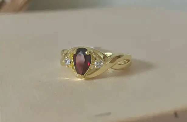 Boutique NWT Pear Garnet Gold Promise Engagement Ring “Scarlette” Red Coffin Teardrop Jewelry