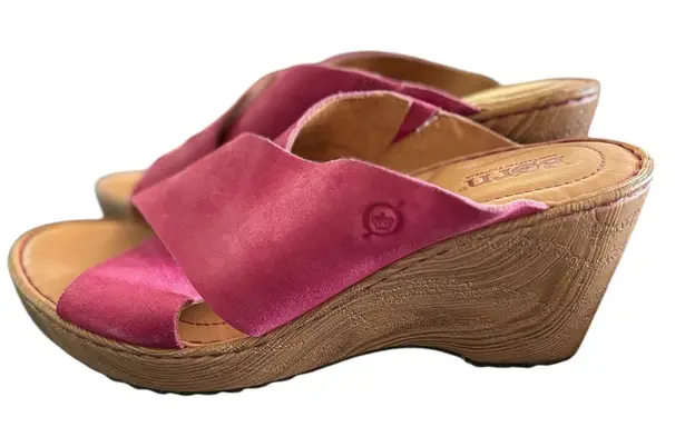 Born Shoes Born Nora Handcrafted Distressed Suede Wedge Sandal Sz 9 3” Wedge Heel Logo