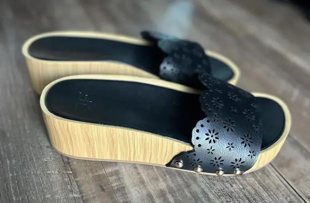 Just Fab Women’s Wavy Eyelet Platform Sandals in Caviar Black Sz 5 1/2