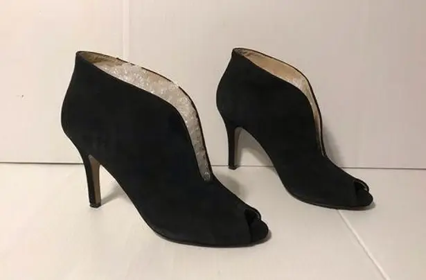 Adrienne Vittadini black suede ankle heel booties size 8 M