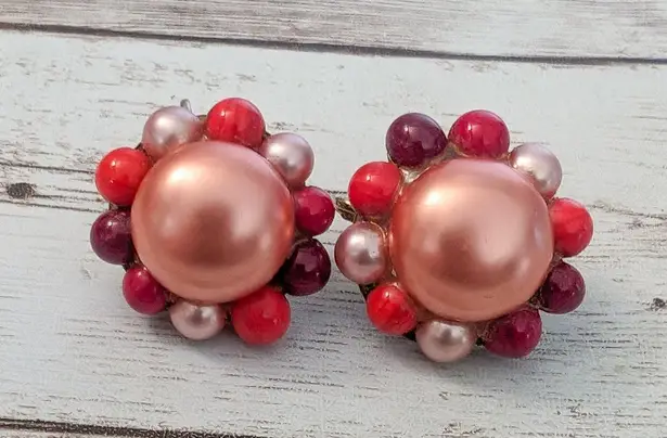 Vintage Clip On Earrings Red Tones Just Under 1"