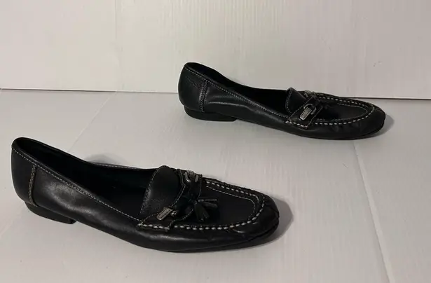 Mootsies Tootsies Black leather slip on loafers women size 8.5