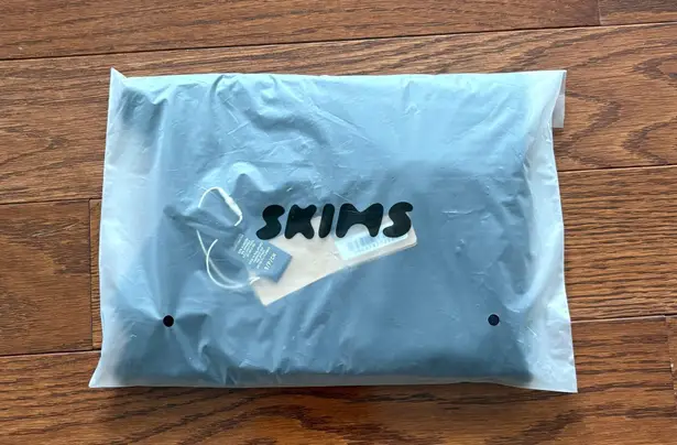 SKIMS NWT New Vintage Cropped Long Sleeve T-Shirt Washed Onyx S