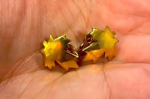 Trifari Vintage CROWN GoldTone Maple Leaf π ClipOn Earrings