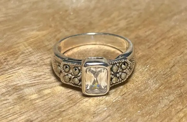 Sterling Silver Vintage Marcasite & White Topaz Dainty 925 Ring