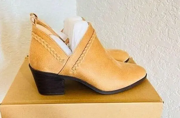 Journee Collection Sophie Braided Strap Bootie, Block Heel, Tan, Size 7, NWT