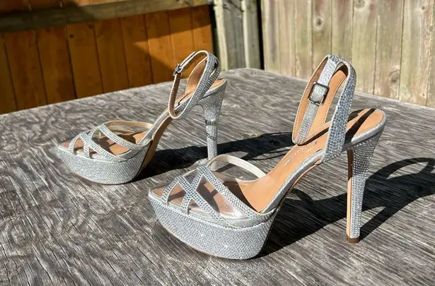 Jessica Simpson  Oluina Silver/Clear pumps rhinestone size 7