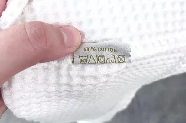 Frette Unisex Embroidered Jumby Bay Island Waffle Robe White Size M Size M