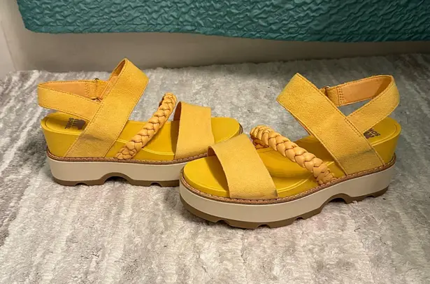 Sorel Yellow Women's Sandals with Braided Strap Size 8.5