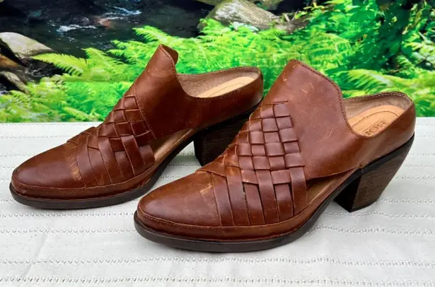 Born Womens Paya 10M BRITISH TAN USED TWICE