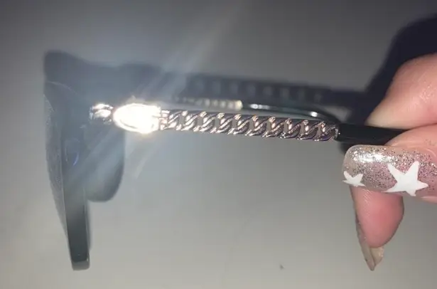 Guess black sunglasses