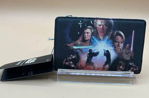 A Very Cool Beautiful Rare Disney Loungefly X Star Wars NWT snap Zip Wallet Black