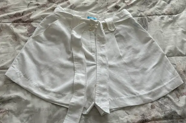 J. McLaughlin NWOT  White Linen Blend Belted High Rise Shorts with Pockets, size 6