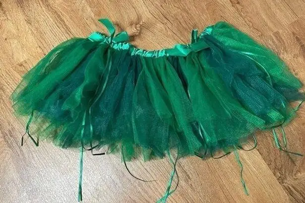 Hot Topic  green tulle skirt one size