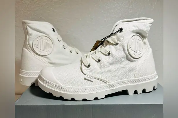 Palladium Boot Pampa Hi Women’s Size 6 Original Star White Chukka Medium New