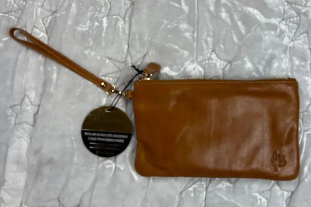 NWT Handbag Butler Mighty Purse Brown Leather Zip Phone Charging Wristlet