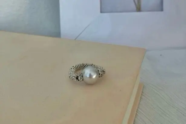 Silver Pearl Ring Vintage “Twyla” Elegant Classic Style Minimal Pearlcore