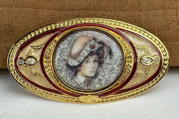 Avon Vintage Presidents Club Brooch Gold