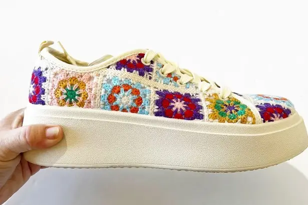 Dirty Laundry  DL Rambling Crochet Platform Sneakers Women’s Size 9 Granny Square