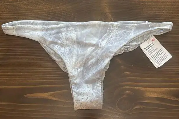 Lululemon  bathing suit bottoms