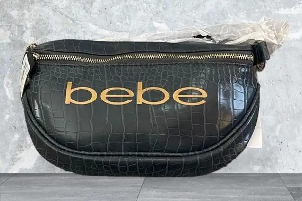 Bebe NWT  Faux Leather Crocodile Print Fanny Pack/Crossbody Gray Gold DD13