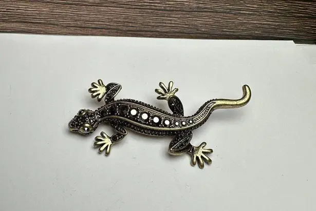 Lia Sophia Rhinestone Lizard Reptile Brooch Pin Gold Tone