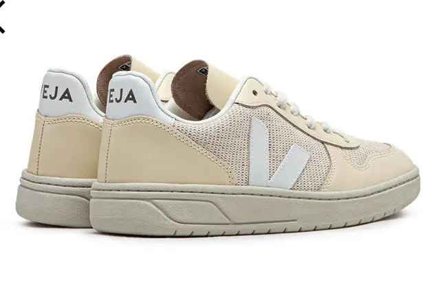 VEJA  Women’s V-10 (Cream / White) Brand New