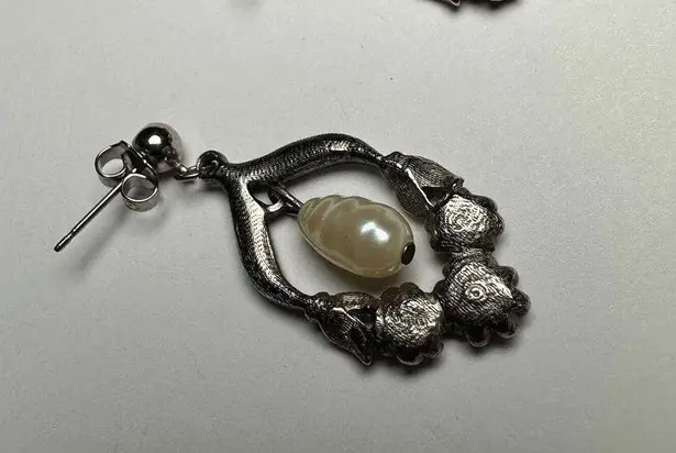 Avon Silver Tone Faux Pearl Rhinestone Pierced Dangle Drop Earrings