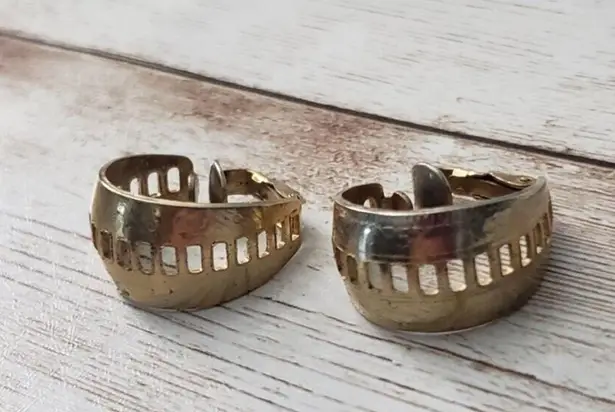 Vintage Clip On Earrings Chunky Hoops Cut Out Pattern Gold Tone (Tarnished)